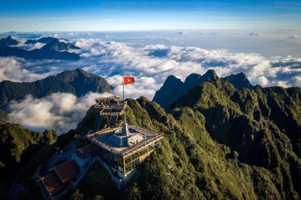 Trekking Fansipan – Chạm Đỉnh Đông Dương